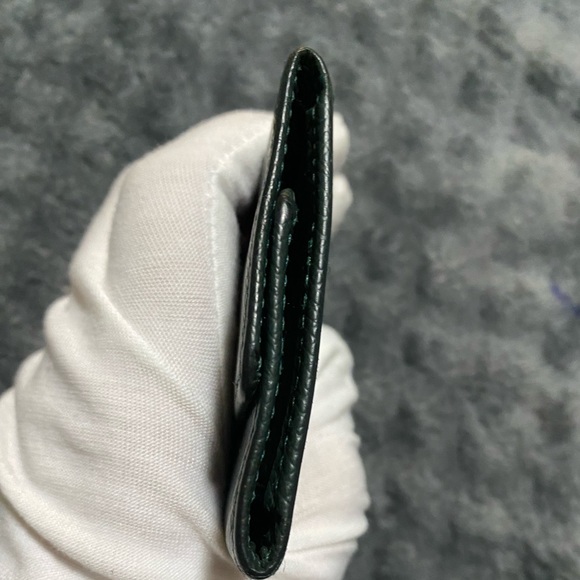 AUTHENTIC LV TAIGA LEATHER 6 KEY HOLDER KEY CASE - Picture 3 of 4